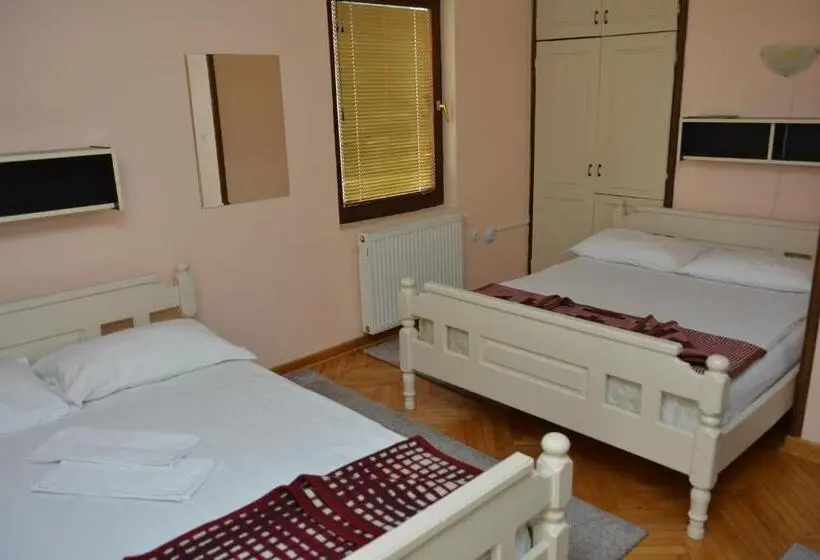 اتاق خانوادگی, Guest House Colovic