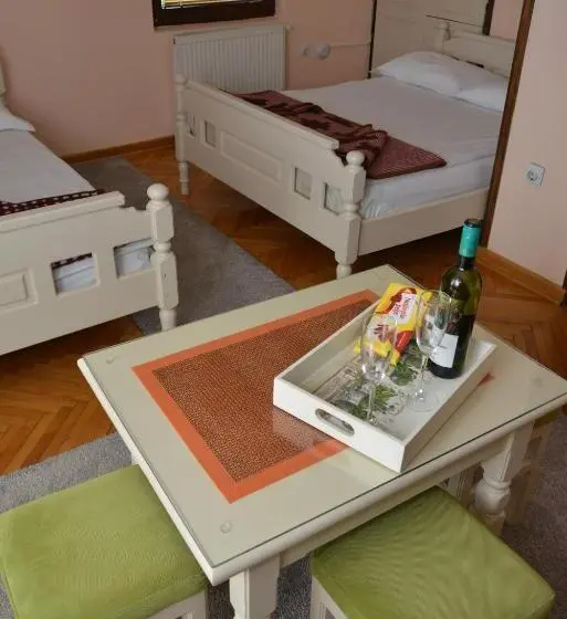 اتاق خانوادگی, Guest House Colovic