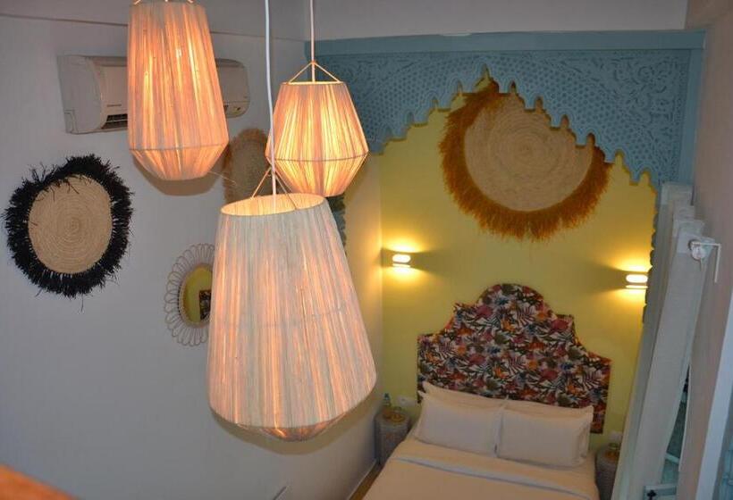 اتاق خانوادگی, Riad Louane