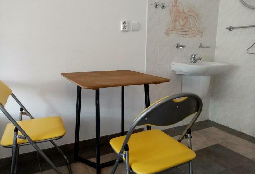 Quarto Triplo Economy, Apartmany Jan Becher