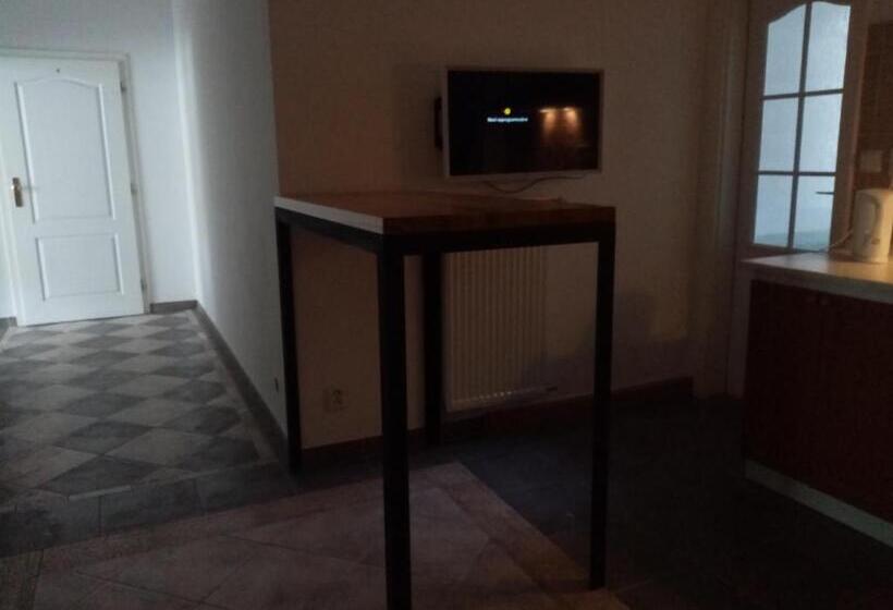 Quarto Triplo Economy, Apartmany Jan Becher