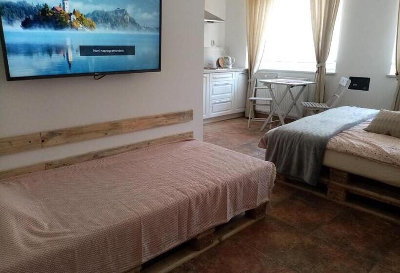 Quarto Triplo Deluxe, Apartmany Jan Becher