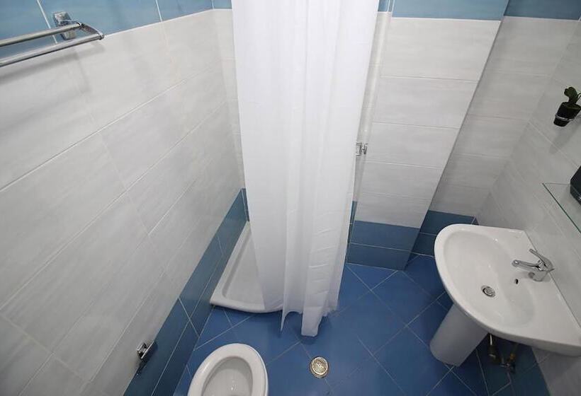 اتاق استاندارد سه تخته با بالکن, Prishtina