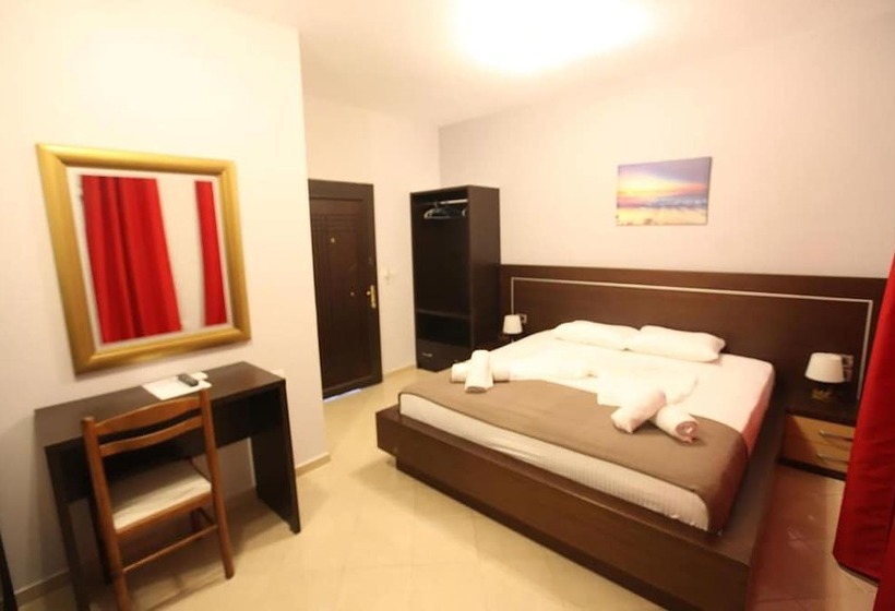 اتاق استاندارد چهارنفره با بالکن, Prishtina