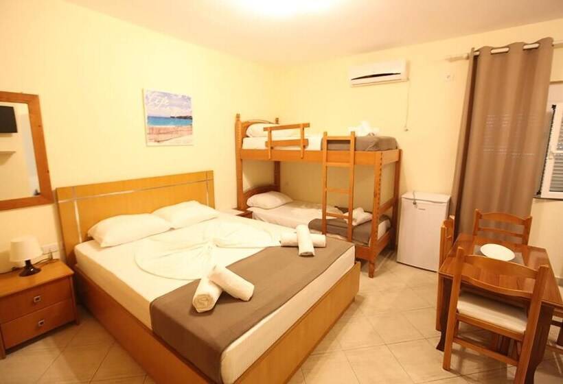 اتاق استاندارد چهار تخته, Prishtina