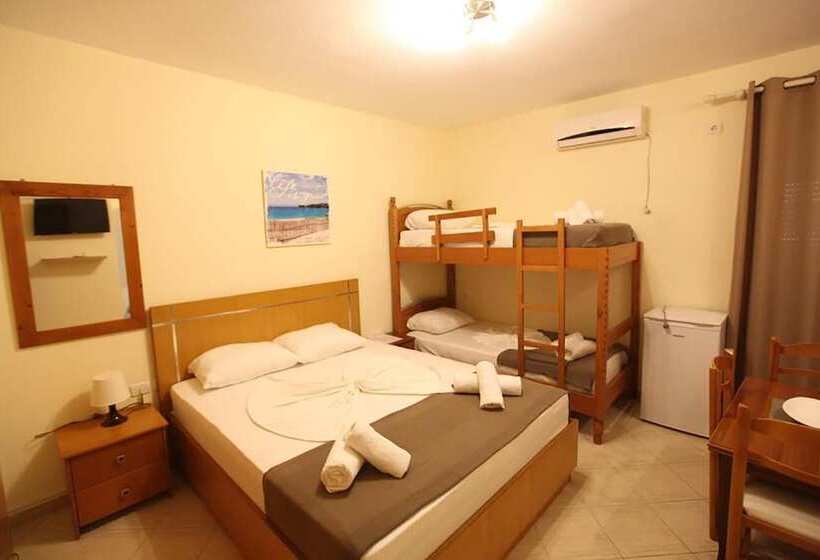اتاق استاندارد چهار تخته, Prishtina