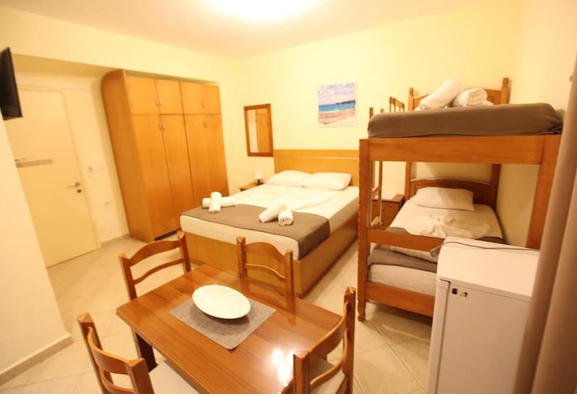 اتاق استاندارد چهار تخته, Prishtina