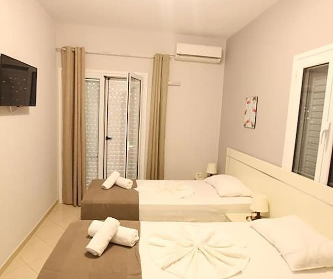 اتاق استاندارد با بالکن, Prishtina