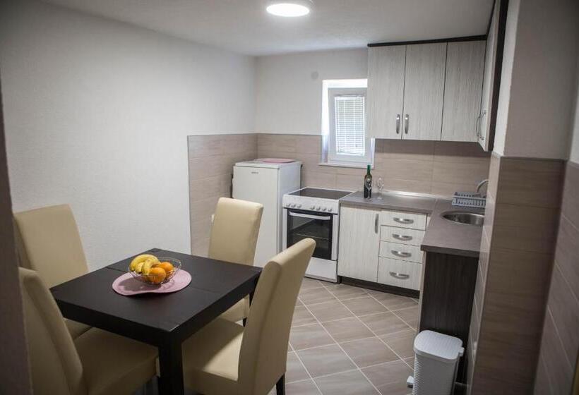 Suite with Terrace, Apartman Miloš