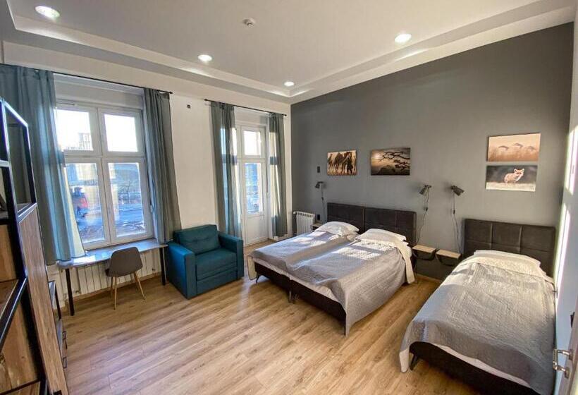 اتاق استاندارد سه تخته با سرویس بهداشتی مشترک, K43 Rooms