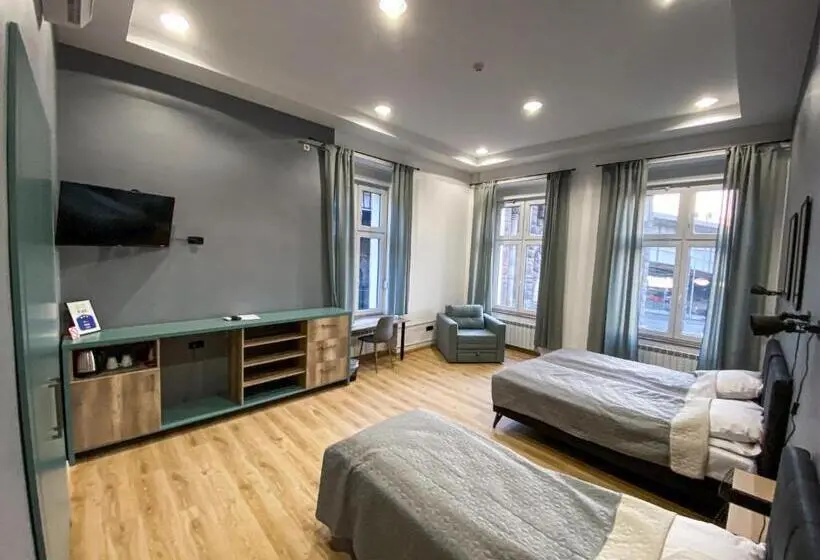 اتاق استاندارد سه تخته با سرویس بهداشتی مشترک, K43 Rooms