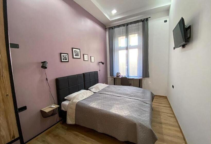 اتاق استاندارد با سرویس بهداشتی مشترک, K43 Rooms