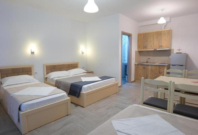 اتاق استاندارد چهار تخته, Villa Adrian