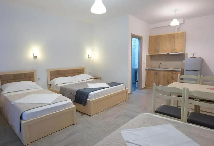 Standard Neljän Hengen Huone, Villa Adrian