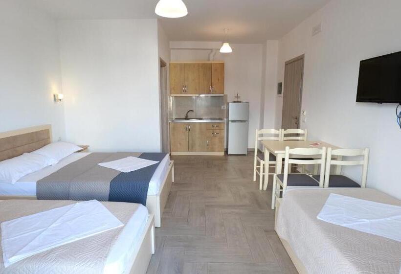 اتاق استاندارد چهار تخته, Villa Adrian