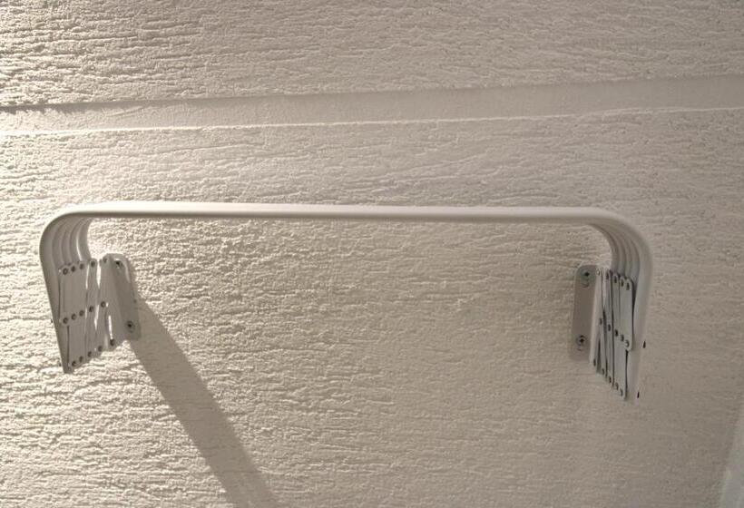 اتاق لوکس, Villa Adrian