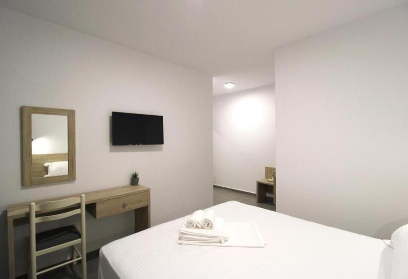 اتاق لوکس, Villa Adrian