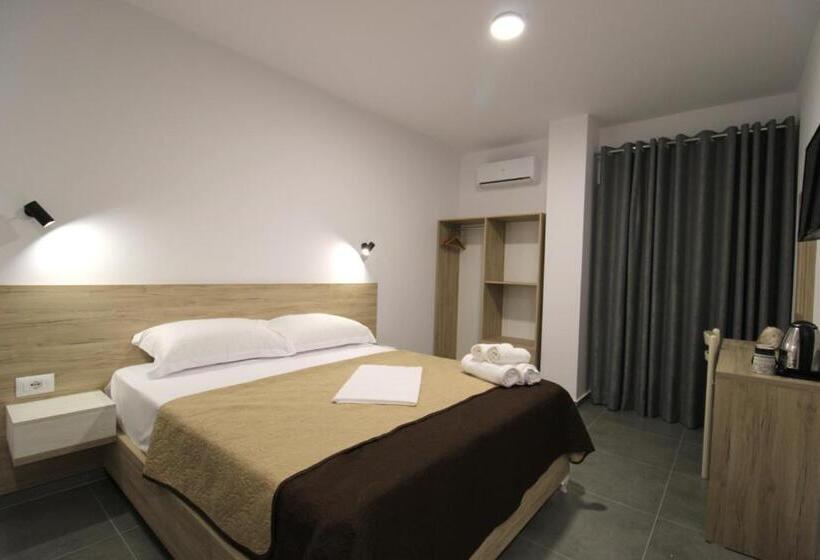 اتاق لوکس, Villa Adrian