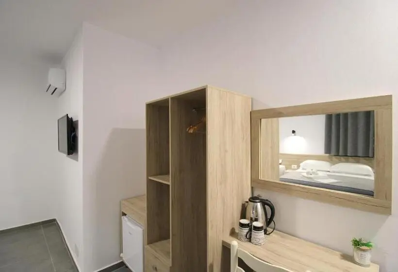 Deluxe Kolmen Hengen Huone, Villa Adrian