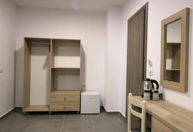 Deluxe Neljän Hengen Huone, Villa Adrian