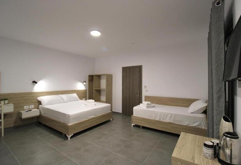 اتاق لوکس چهار تخته, Villa Adrian