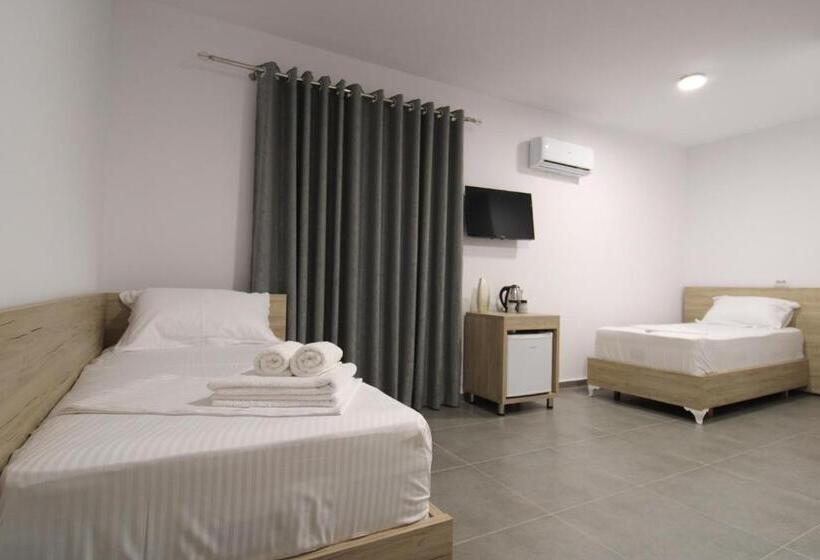 اتاق لوکس چهار تخته, Villa Adrian