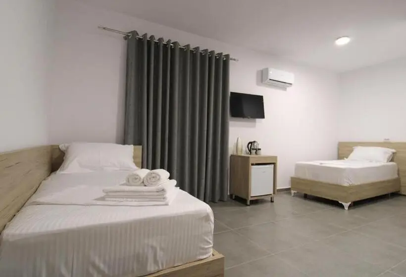Deluxe Neljän Hengen Huone, Villa Adrian