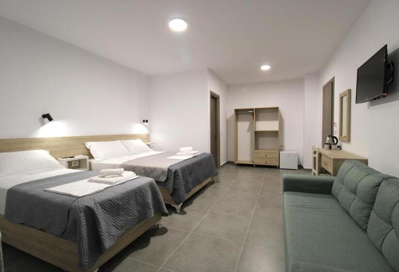 اتاق لوکس چهار تخته, Villa Adrian