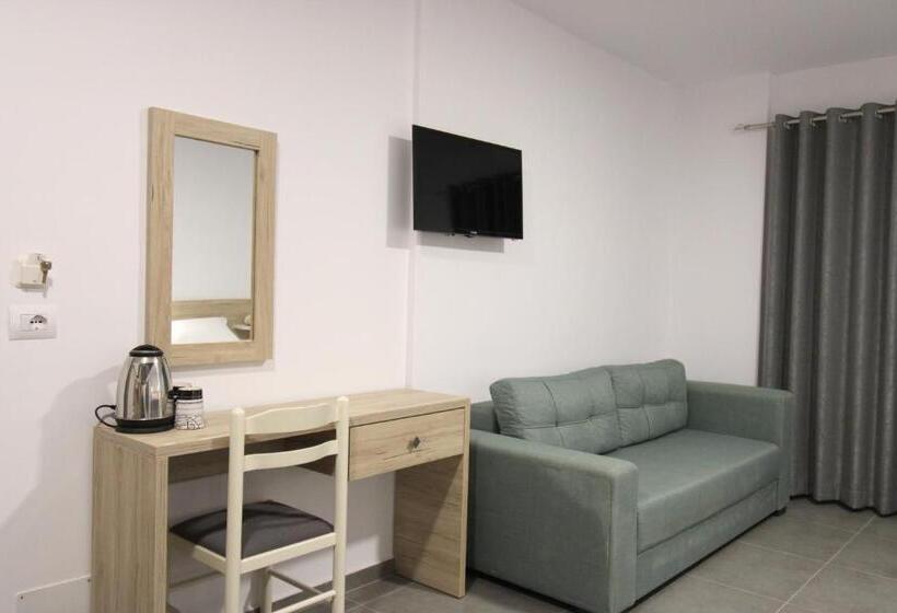 اتاق لوکس چهار تخته, Villa Adrian