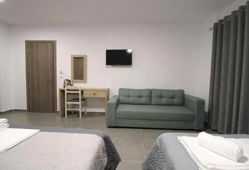 Deluxe Neljän Hengen Huone, Villa Adrian