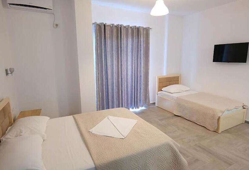 اتاق استاندارد سه نفره, Villa Adrian