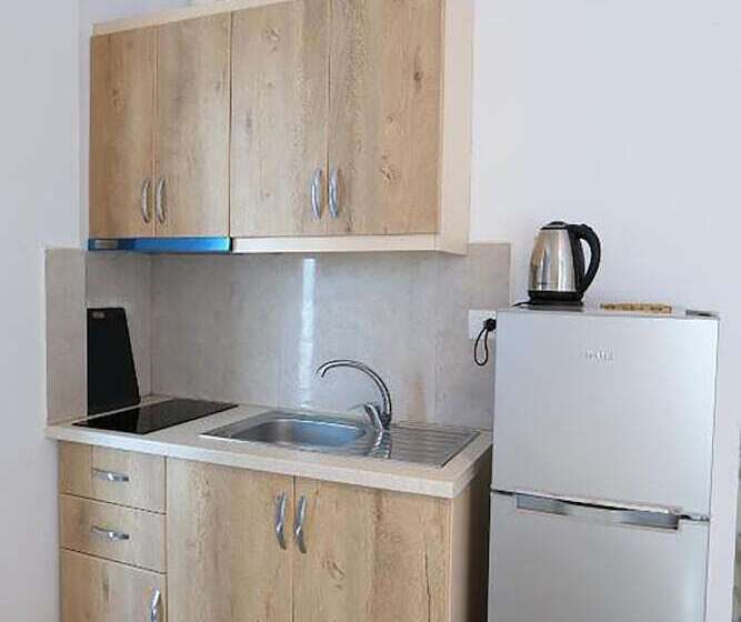 اتاق استاندارد چهار تخته, Villa Adrian