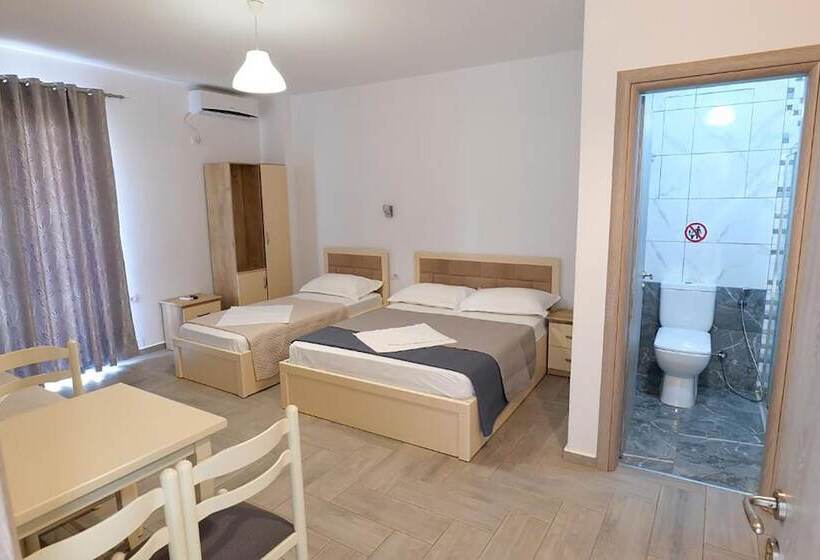 اتاق استاندارد چهار تخته, Villa Adrian