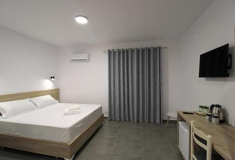 اتاق لوکس, Villa Adrian