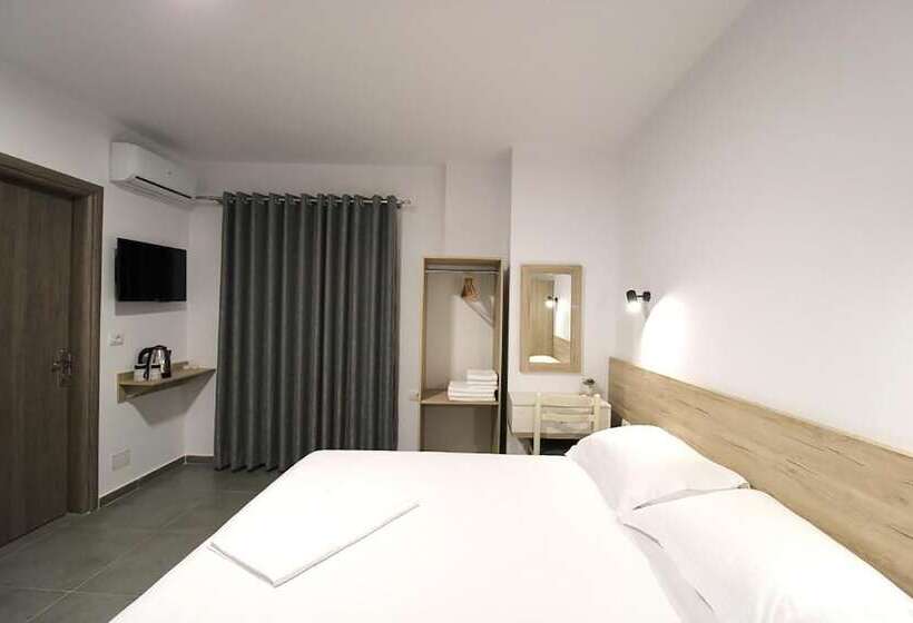 اتاق لوکس سه تخته, Villa Adrian