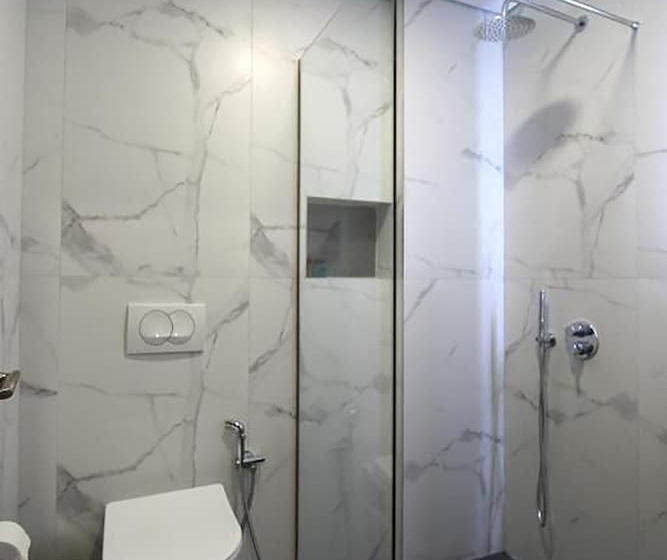 اتاق لوکس چهار تخته, Villa Adrian