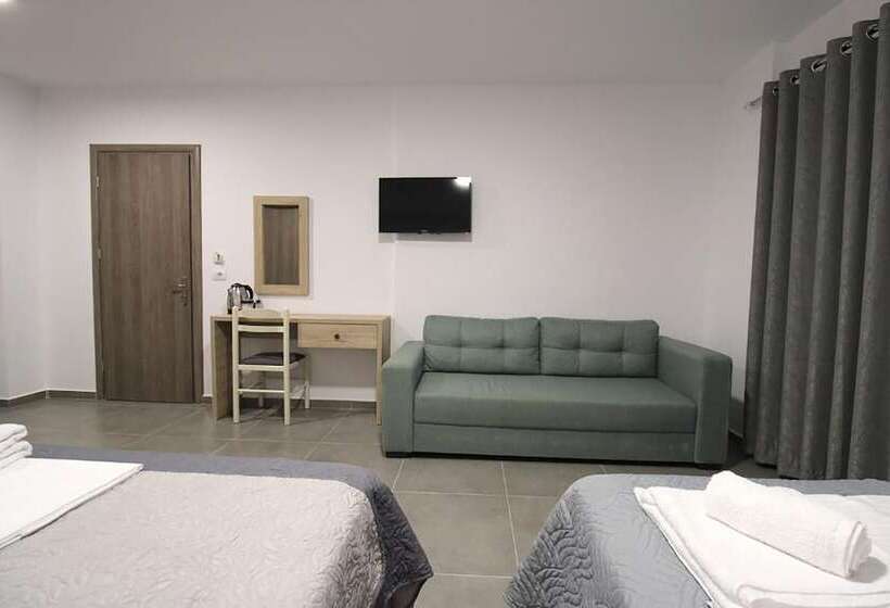 اتاق لوکس چهار تخته, Villa Adrian