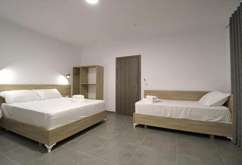 اتاق لوکس چهار تخته, Villa Adrian