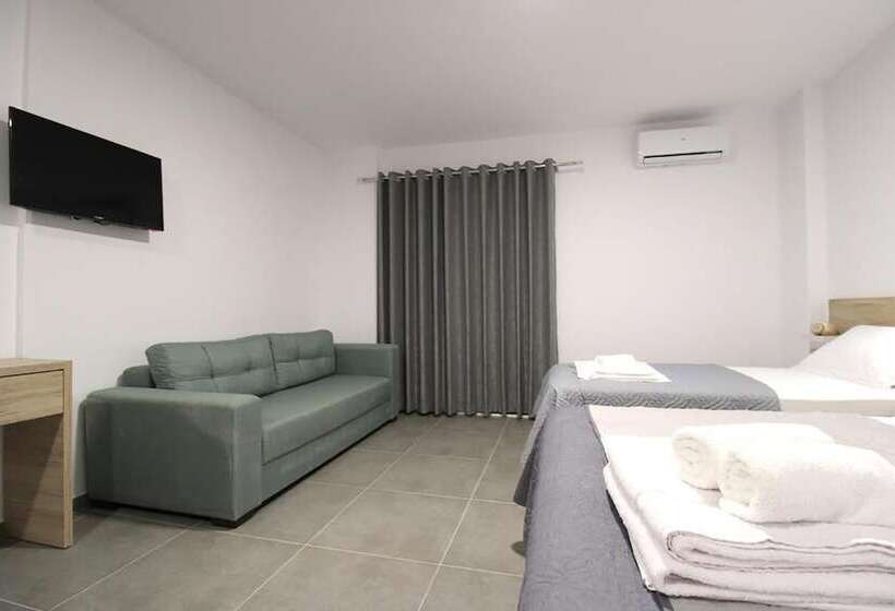 اتاق لوکس چهار تخته, Villa Adrian