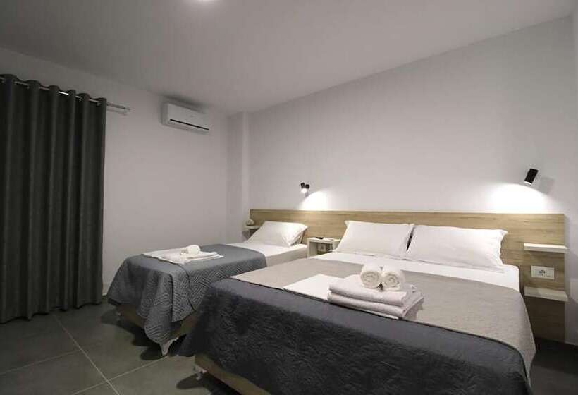 اتاق لوکس چهار تخته, Villa Adrian