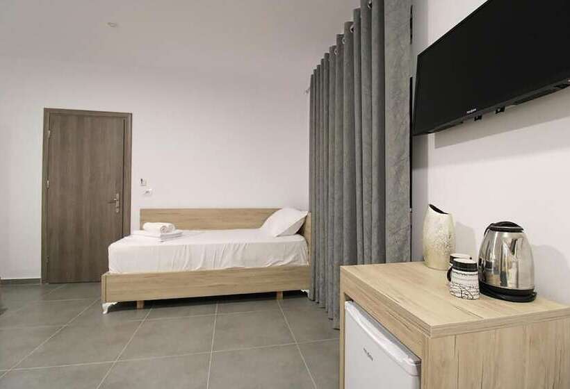 اتاق لوکس چهار تخته, Villa Adrian