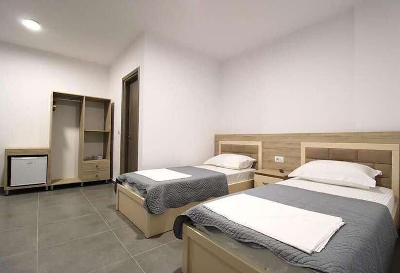 سوییت, Villa Adrian