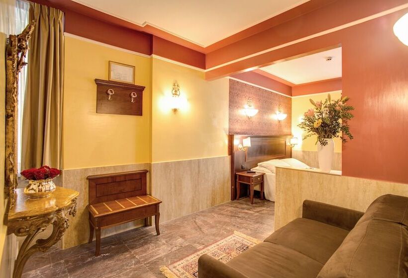 اتاق استاندارد سه نفره, Aurelius Art Gallery