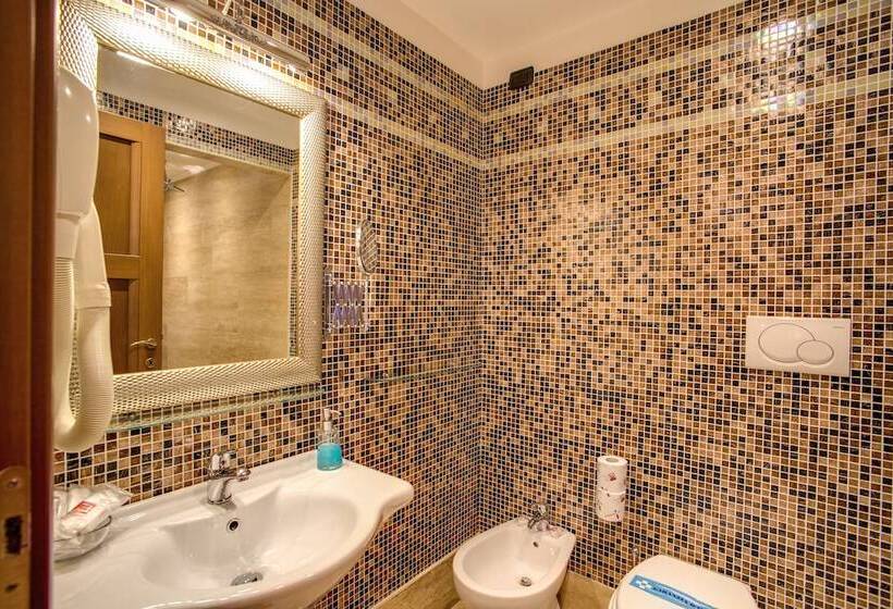 اتاق عادی, Aurelius Art Gallery