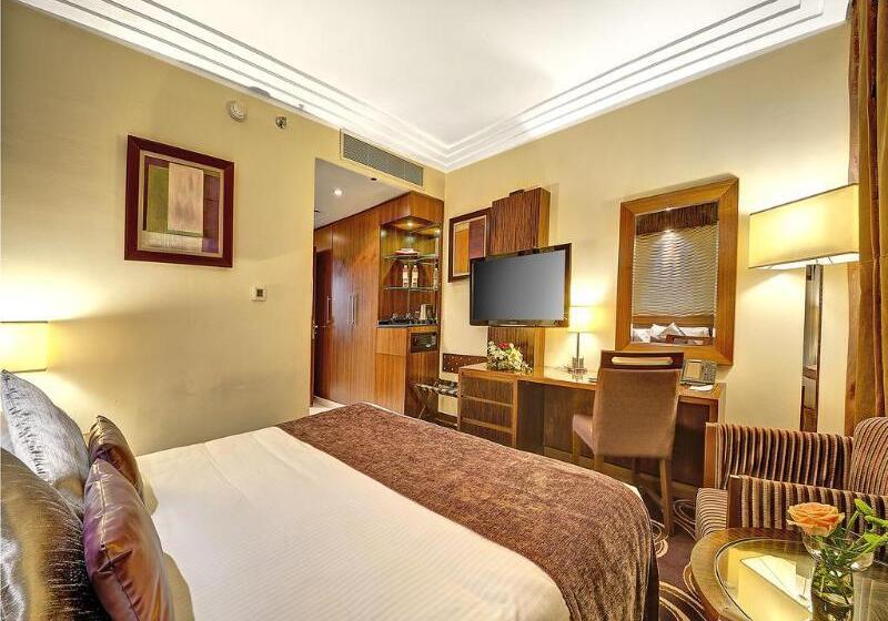 חדר סטנדרט לשלושה, Elaf Kinda