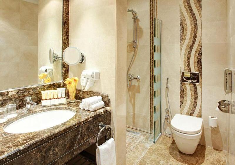 スタンダードトリプルルーム, Elaf Kinda