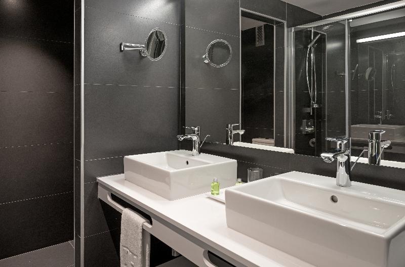 スタンダードルーム, Elaf Kinda