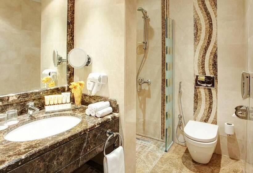 スタンダードトリプルルーム, Elaf Kinda