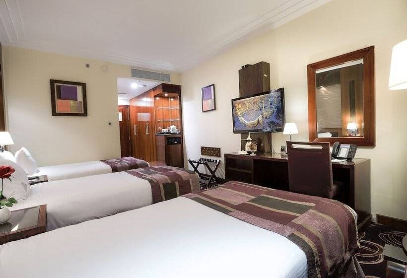 スタンダードトリプルルーム, Elaf Kinda