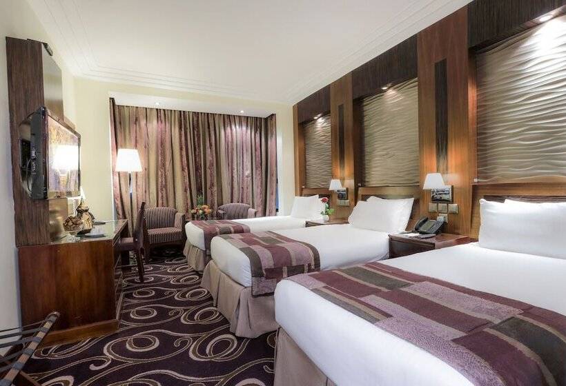 スタンダードトリプルルーム, Elaf Kinda